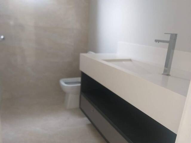 Sobrado para Venda em Indaiatuba - 3