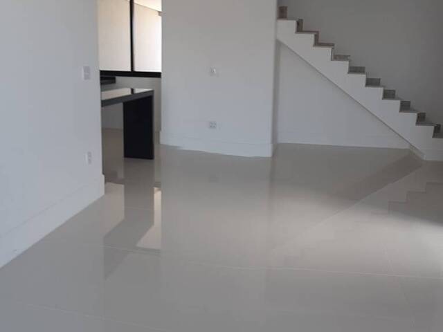 Sobrado para Venda em Indaiatuba - 3