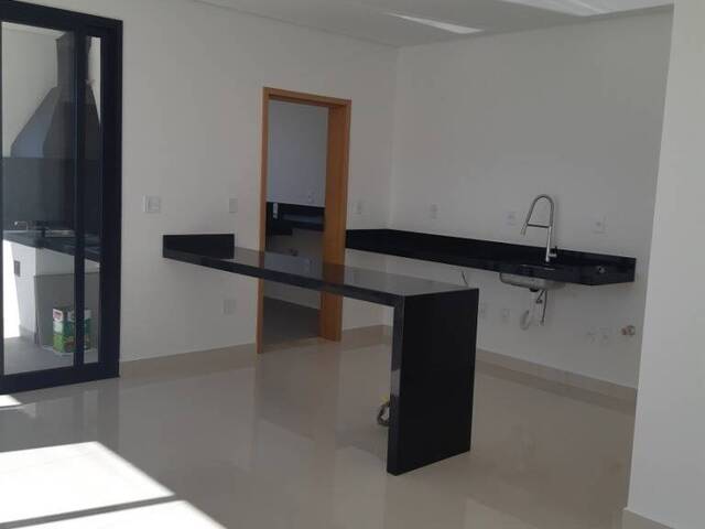 Sobrado para Venda em Indaiatuba - 4